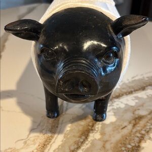 Black  Pig 🐷🐷🐷
PAPER TOWEL HOLDER